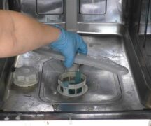 Почему посудомойка не сливает воду?
